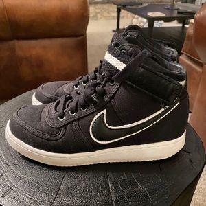 Gently Used Nike Blazers Size 6.5